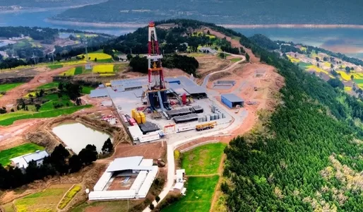 Yuanshen-1 well, the risk exploration well of Sinopec in Sichuan basin, was completed with the depth of 8,866 meters, breaking Sichuan Basin’s record depth held by Sinopec Rentan-1 well.