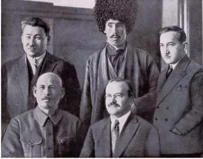 A photograph from 1934 Russian edition of the album "Ten Years of Uzbekistan."