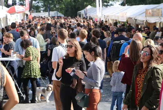 Montmartre Grape Harvest Wine Festival © Mark Anning photo 2022