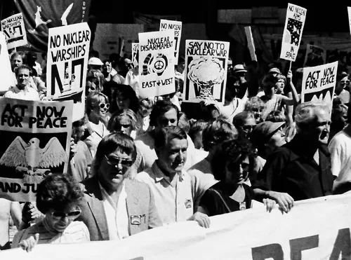 Norm Gallagher, Neville Wran and Tom Uren, peace march © Mark Anning photo 1987