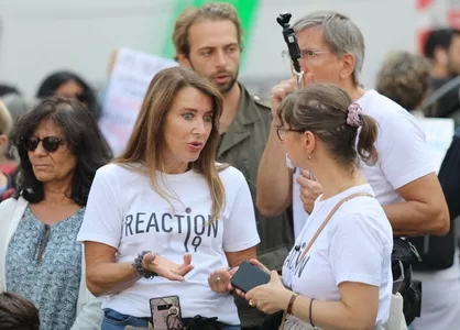 Reaction at Covid protest in Paris © 2021 Mark Anning photo