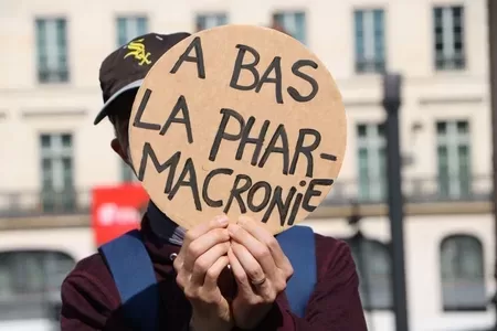Down with la Phar-Macronie at Covid protest in Paris © 2021 Mark Anning photo