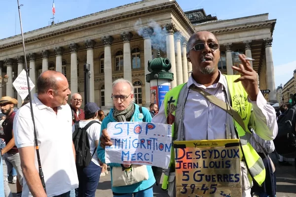 Yellow vest Covid protest in Paris © 2021 Mark Anning photo