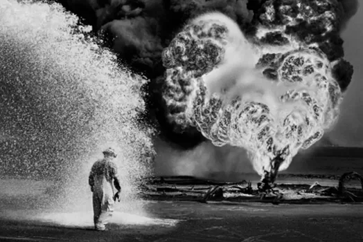 Kuwait, 1991. © Sebastião Salgado via Sony media release