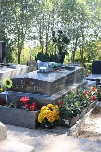 Edith Piaf grave © Mark Anning photo 2022
