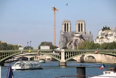 Notre Dame de Paris © Mark Anning photo 2022