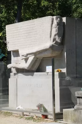 The tomb of Oscar Wilde © Mark Anning photo 2022