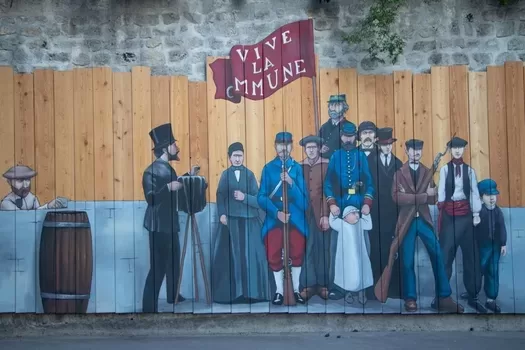 Vive La Commune mural in Belleville of the Paris Commune © Mark Anning photo 2021