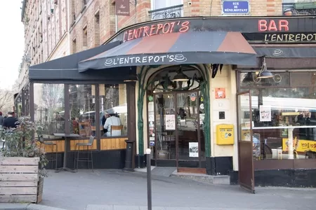 Bar L'Entrepot, Belleville, Paris © Mark Anning photo 2022