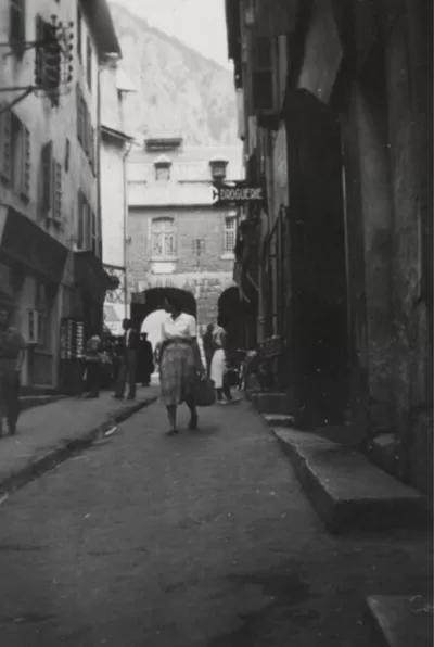 Vivian Maier, "Narrow Streets" France, 1950-1951