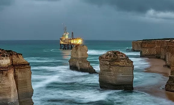 Rendition of oil & gas rig off Twelve Apostles in Bass Strait