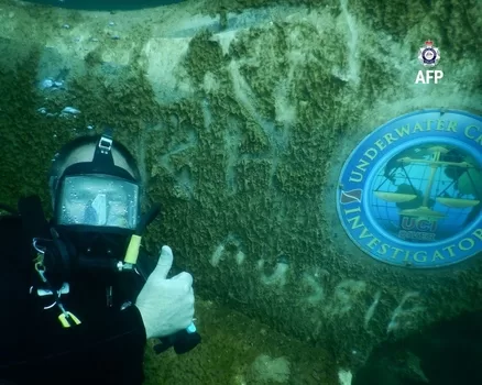 Australian Federal Police divers