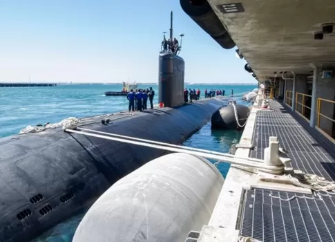 USS Annapolis (SSN 760), a Los Angeles class fast-attack submarine arrives at HMAS Stirling