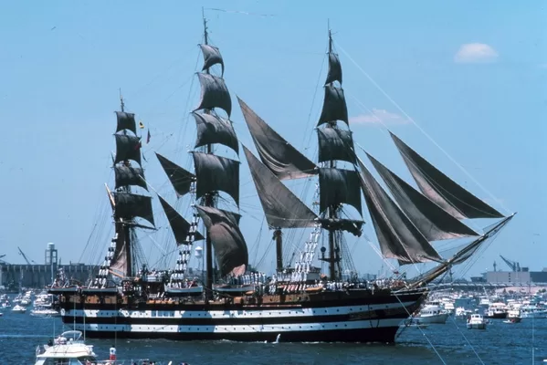 Nave Amerigo Vespucci in New York Harbor, 1976