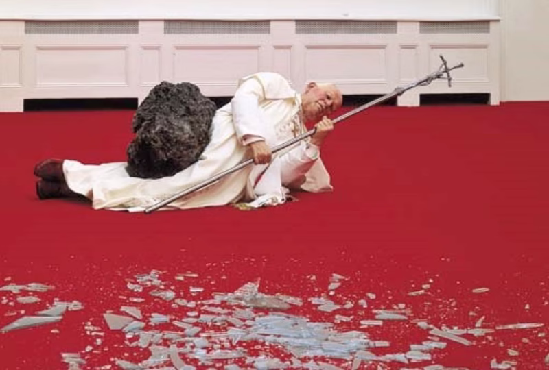 Cattelan-Pope - 1EarthMedia Maurizio Cattelan’s La Nona Ora (2001)